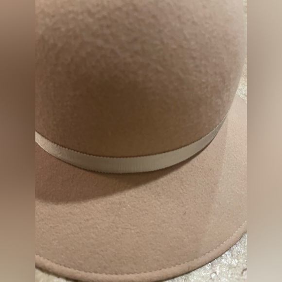 Madcaps‎ Women’s Brimmed Tan Wool Hat - Picture 5 of 7